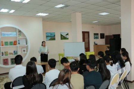 Студент жастардың қатысуымен «Қызым саған айтам...» атты әдептілік сабағы болып өтті